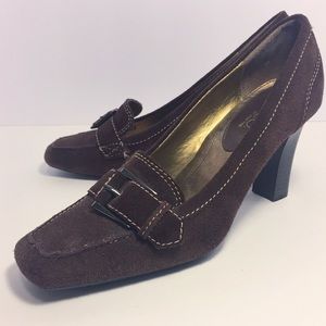 Nine & Co Brown Suede Pumps